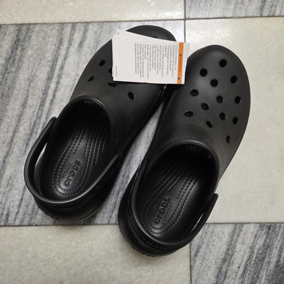 Platform Crocs - Picture 2 of 13